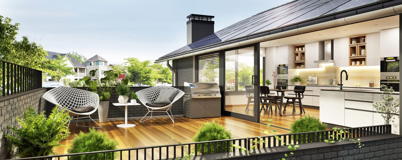 Moderne Dachterrasse eines Hauses mit Solarstromversorgung